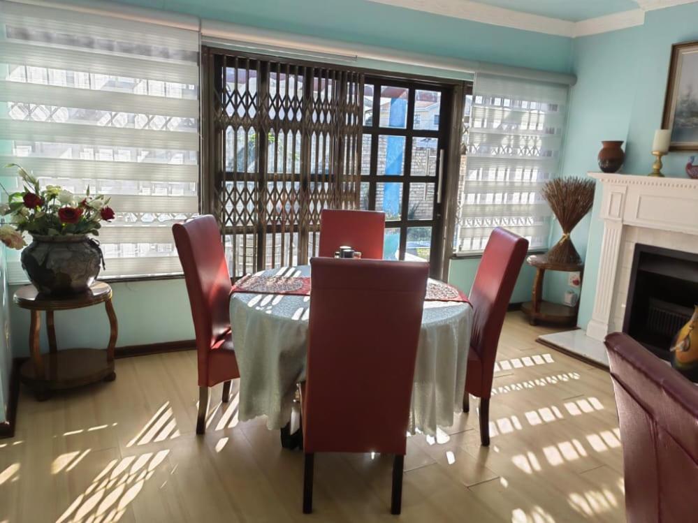 Obaa Sima Guest House อึมทาทา ภายนอก รูปภาพ
