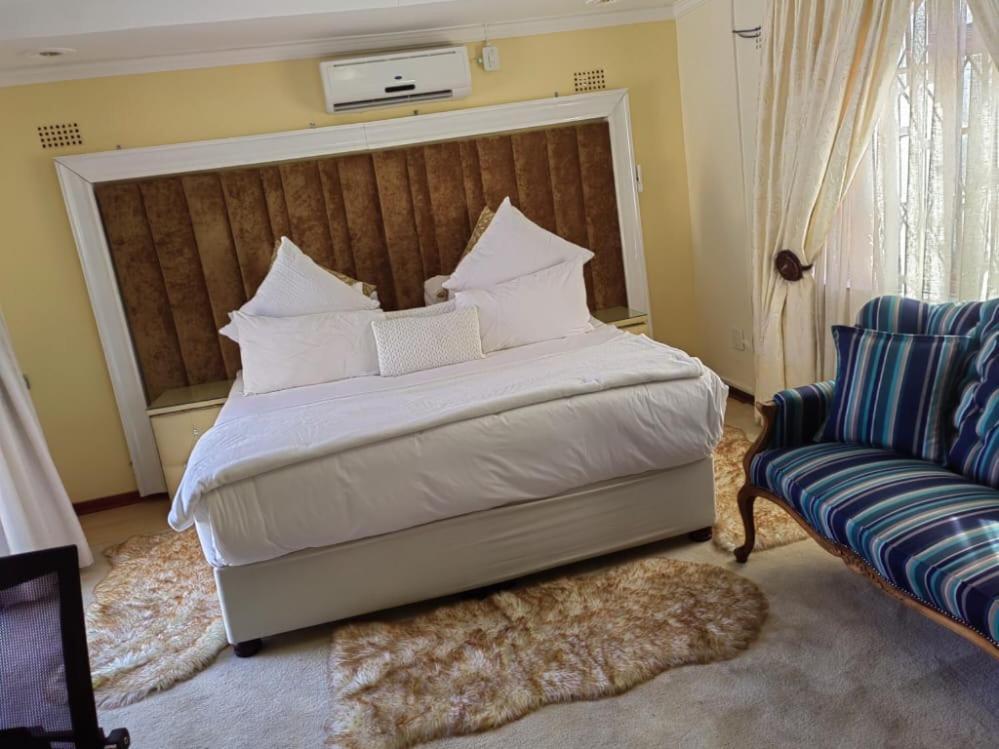 Obaa Sima Guest House อึมทาทา ภายนอก รูปภาพ