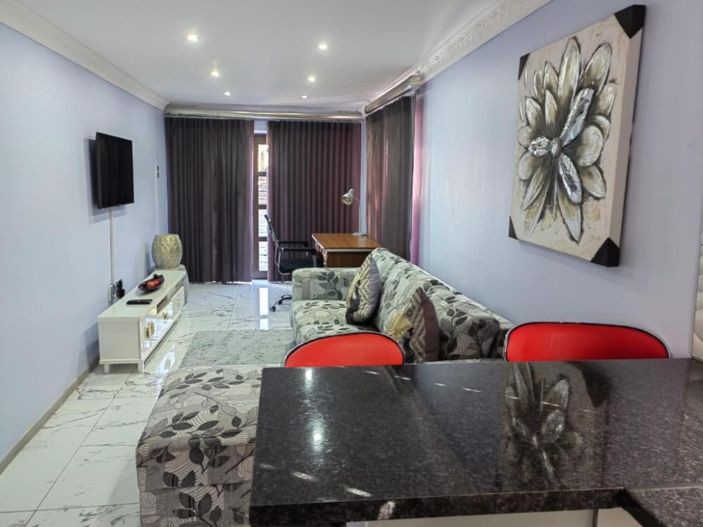 Obaa Sima Guest House อึมทาทา ภายนอก รูปภาพ