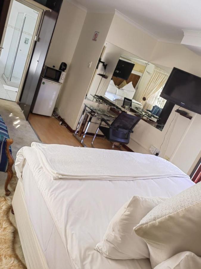 Obaa Sima Guest House อึมทาทา ภายนอก รูปภาพ