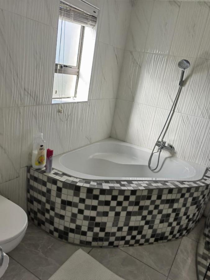 Obaa Sima Guest House อึมทาทา ภายนอก รูปภาพ
