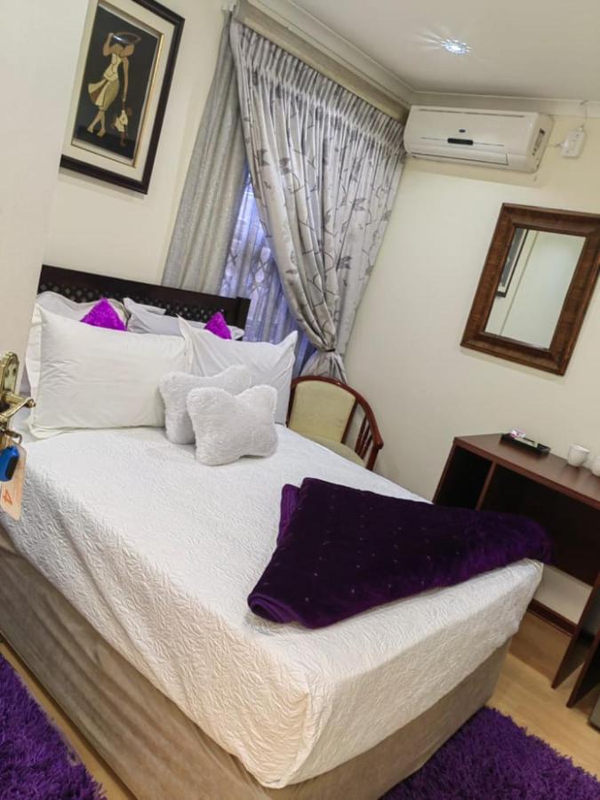 Obaa Sima Guest House อึมทาทา ภายนอก รูปภาพ
