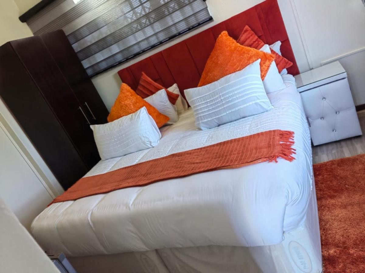 Obaa Sima Guest House อึมทาทา ภายนอก รูปภาพ