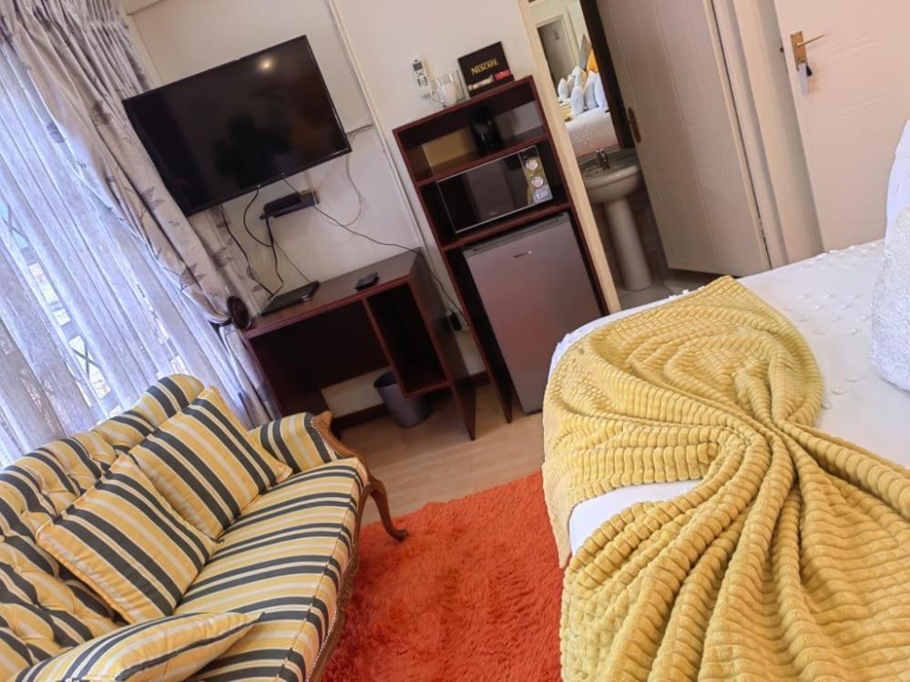 Obaa Sima Guest House อึมทาทา ภายนอก รูปภาพ
