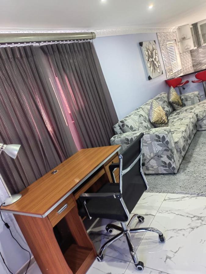 Obaa Sima Guest House อึมทาทา ภายนอก รูปภาพ